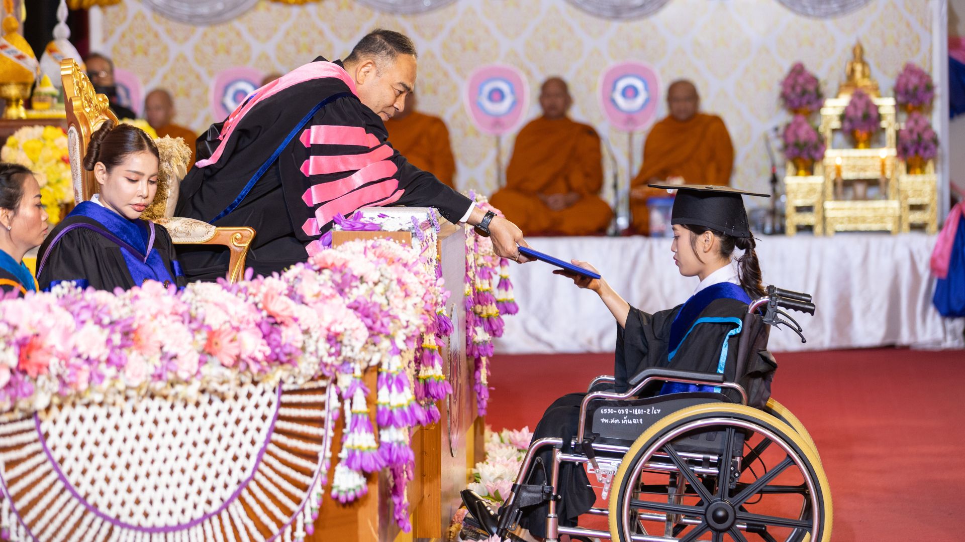 พิธีประสาทปริญญาบัตร ปีการศึกษา 2567-2568 ท่ามกลางบรรยากาศสุดชื่นมื่น บัณฑิตพร้อมก้าวสู่โลกการทำงานอย่างมีคุณภาพ