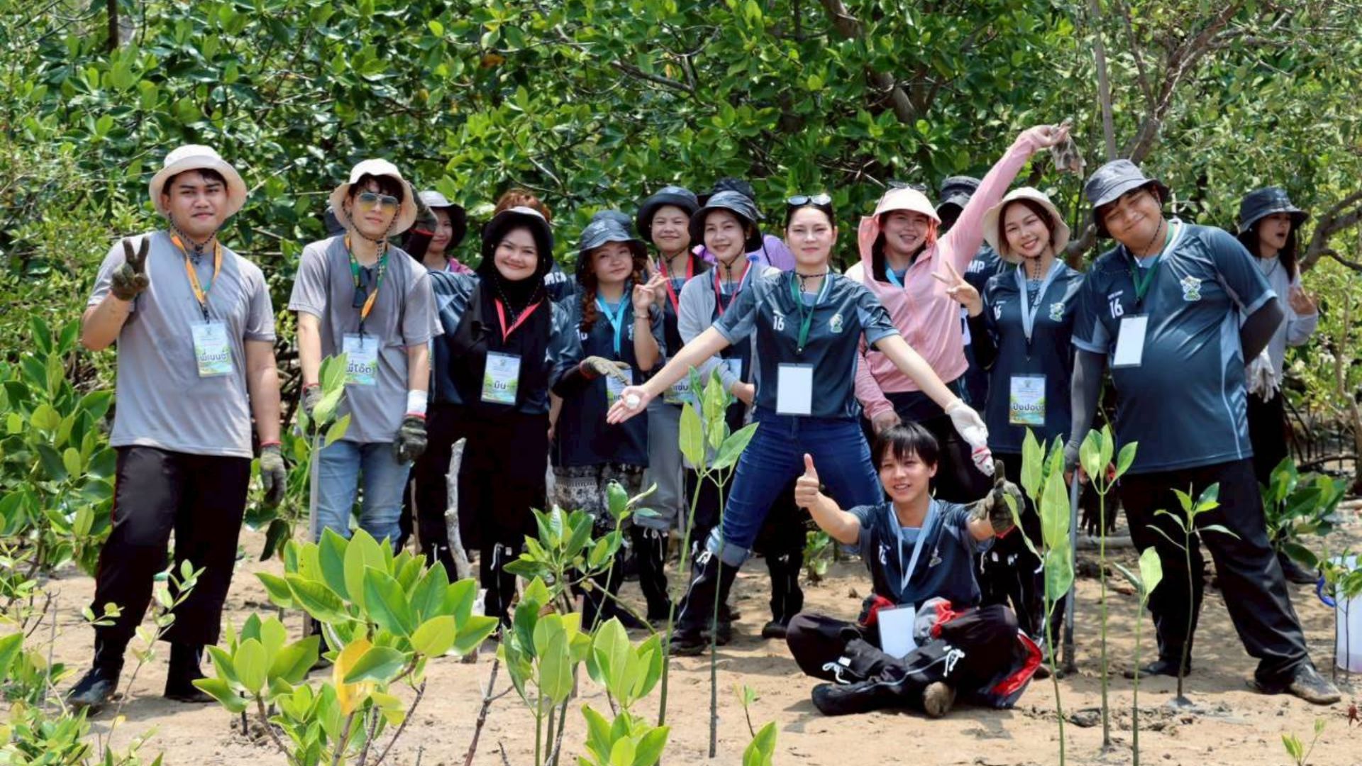 ทีม PTU Go Green จากมหาวิทยาลัยปทุมธานี สามารถผ่านการคัดเลือกเข้ารอบ 20 ทีม จากจำนวน 35 ทีม โดยสมาชิกในทีมประกอบด้วยนักศึกษา สาขาวิชาเทคนิคการแพทย์ คณะสหเวชศาสตร์ และ นักศึกษาคณะพยาบาลศาสตร์